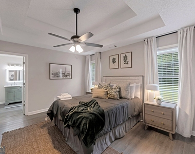 6839 Sandy Creek Drive - Photo Thumbnail 10