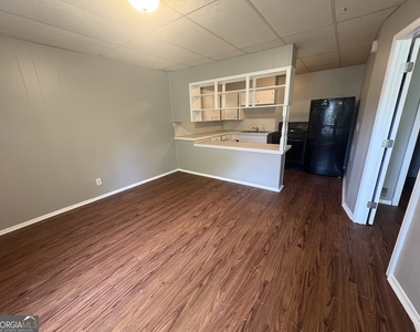 207 Reynolds Street Ne - Photo Thumbnail 2