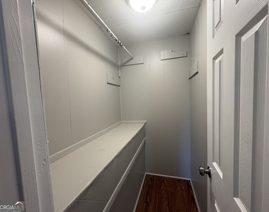 207 Reynolds Street Ne - Photo Thumbnail 5