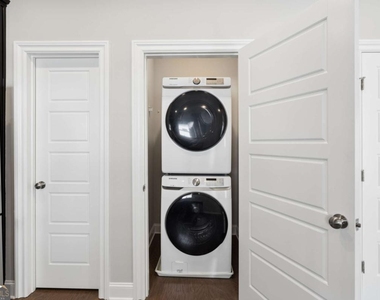 1821 Sanford Drive Nw - Photo Thumbnail 9