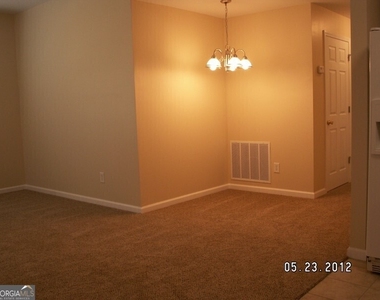 7400 Courtyard Drive - Photo Thumbnail 5