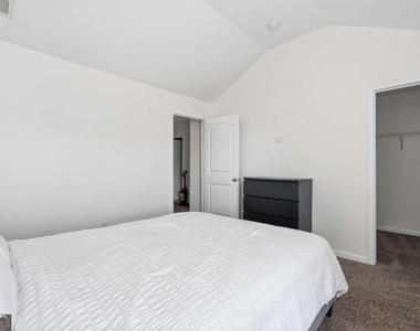 565 Dasheill Lane - Photo Thumbnail 14
