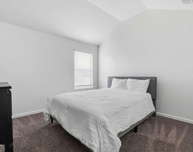 565 Dasheill Lane - Photo Thumbnail 13