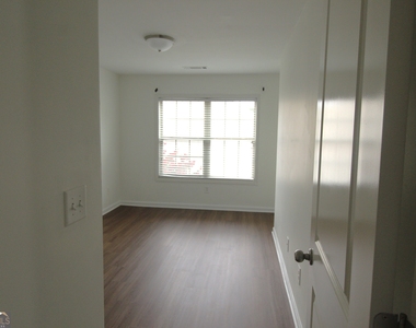 726 Garbrooke Drive - Photo Thumbnail 7