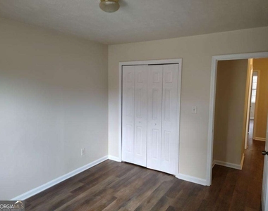 4957 N Redan Circle - Photo Thumbnail 10
