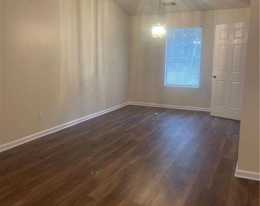 4957 N Redan Circle - Photo Thumbnail 2