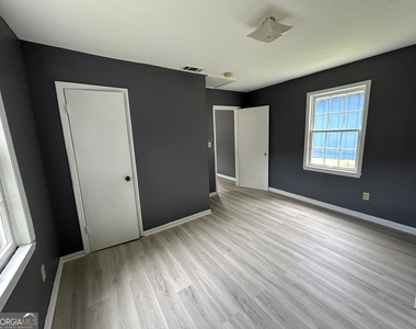 104 Foch Street - Photo Thumbnail 4
