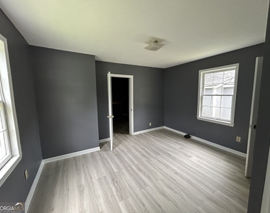 104 Foch Street - Photo Thumbnail 3