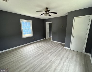104 Foch Street - Photo Thumbnail 2