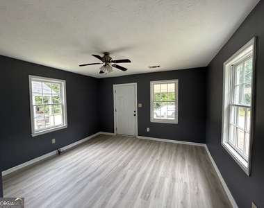 104 Foch Street - Photo Thumbnail 1