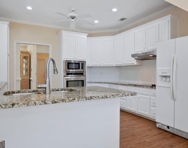 4009 Treemont Lane - Photo Thumbnail 9