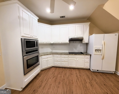 4009 Treemont Lane - Photo Thumbnail 13