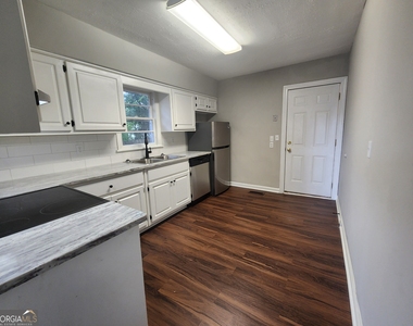 4117 Lake Drive - Photo Thumbnail 3