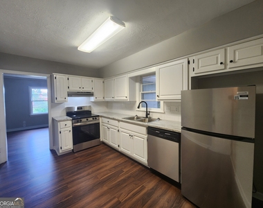 4117 Lake Drive - Photo Thumbnail 4