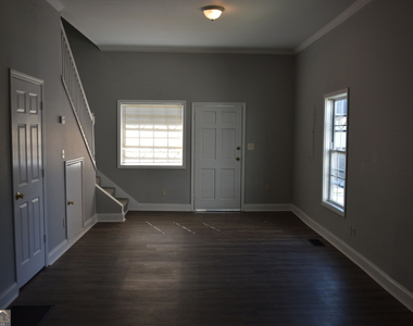 910 Mcdaniel Street Sw - Photo Thumbnail 1