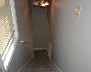 910 Mcdaniel Street Sw - Photo Thumbnail 3
