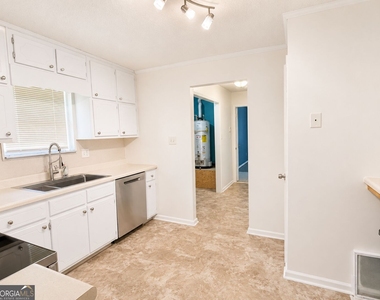 157 Davidson Drive - Photo Thumbnail 4