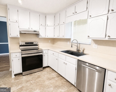 157 Davidson Drive - Photo Thumbnail 3