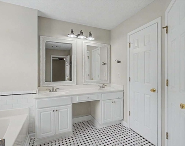 665 Peachtree Trail Drive - Photo Thumbnail 14