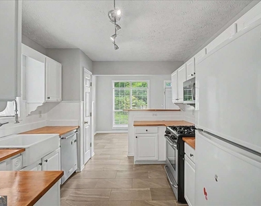 665 Peachtree Trail Drive - Photo Thumbnail 8