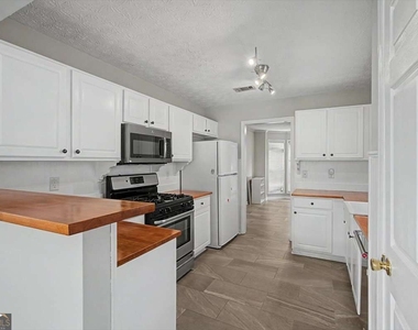 665 Peachtree Trail Drive - Photo Thumbnail 9