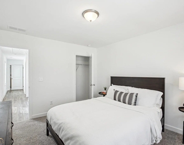 5059 Woodland Hills - Photo Thumbnail 9