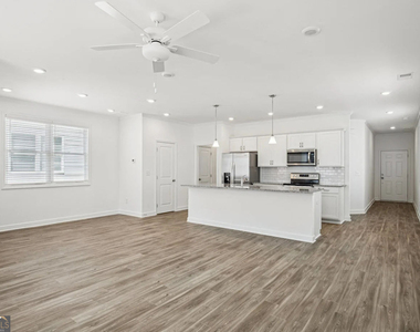 5059 Woodland Hills - Photo Thumbnail 3