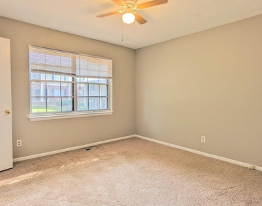 1235 Riverside Drive - Photo Thumbnail 10