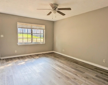 1235 Riverside Drive - Photo Thumbnail 2