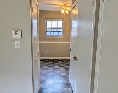 1235 Riverside Drive - Photo Thumbnail 3