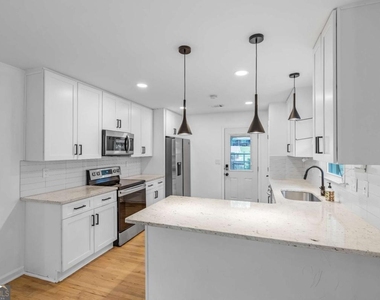 844 Deckner Avenue Sw - Photo Thumbnail 7