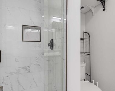 844 Deckner Avenue Sw - Photo Thumbnail 13