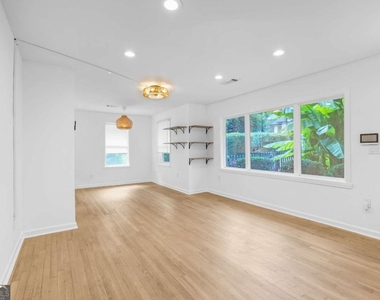 844 Deckner Avenue Sw - Photo Thumbnail 4