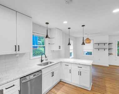 844 Deckner Avenue Sw - Photo Thumbnail 8