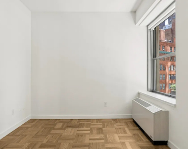 20 Exchange Place - Photo Thumbnail 3