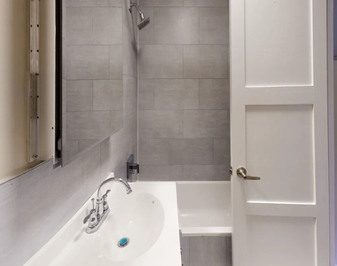 Tribeca Full Service With Water Views - Photo Thumbnail 8