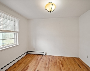 480 Parkway Dr - Photo Thumbnail 15