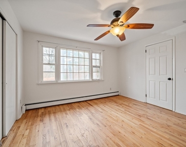 480 Parkway Dr - Photo Thumbnail 14