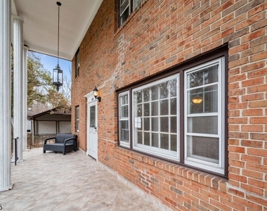 480 Parkway Dr - Photo Thumbnail 1