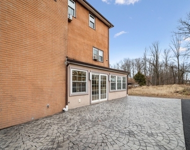 480 Parkway Dr - Photo Thumbnail 21