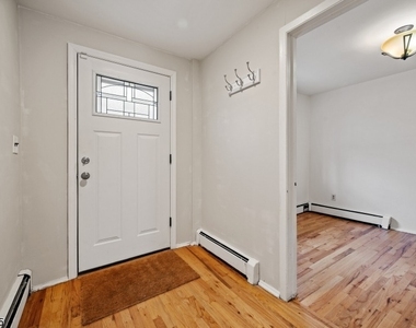 480 Parkway Dr - Photo Thumbnail 3