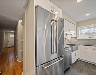 480 Parkway Dr - Photo Thumbnail 12
