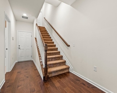 18 Cortland Ct - Photo Thumbnail 3