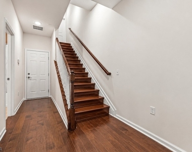 18 Cortland Ct - Photo Thumbnail 2