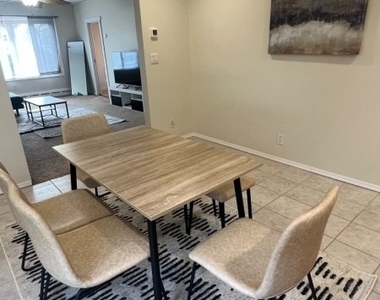 815 Seymour Ave - Photo Thumbnail 4
