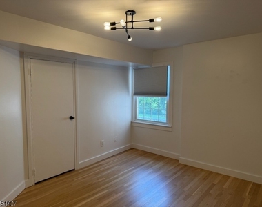 17 Dartmouth Ave - Photo Thumbnail 7
