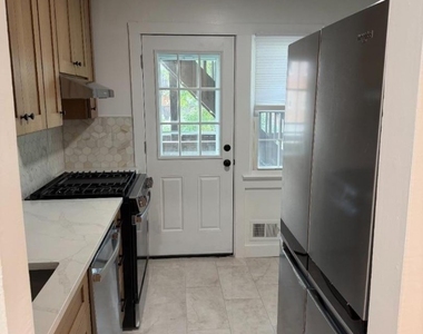 17 Dartmouth Ave - Photo Thumbnail 9