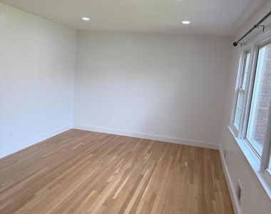 17 Dartmouth Ave - Photo Thumbnail 2