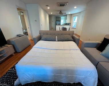 815 Seymour Ave - Photo Thumbnail 5