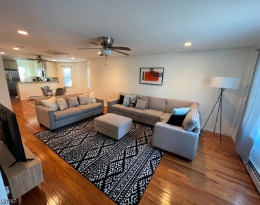 815 Seymour Ave - Photo Thumbnail 4